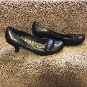 Women’s low heel shoes